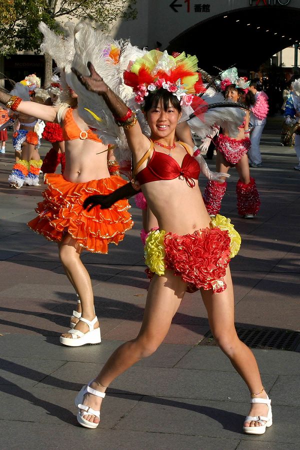 小学生 サンバ エロ 女子高生から習ったダンスで浅草サンバカーニバルに熱狂を ...
